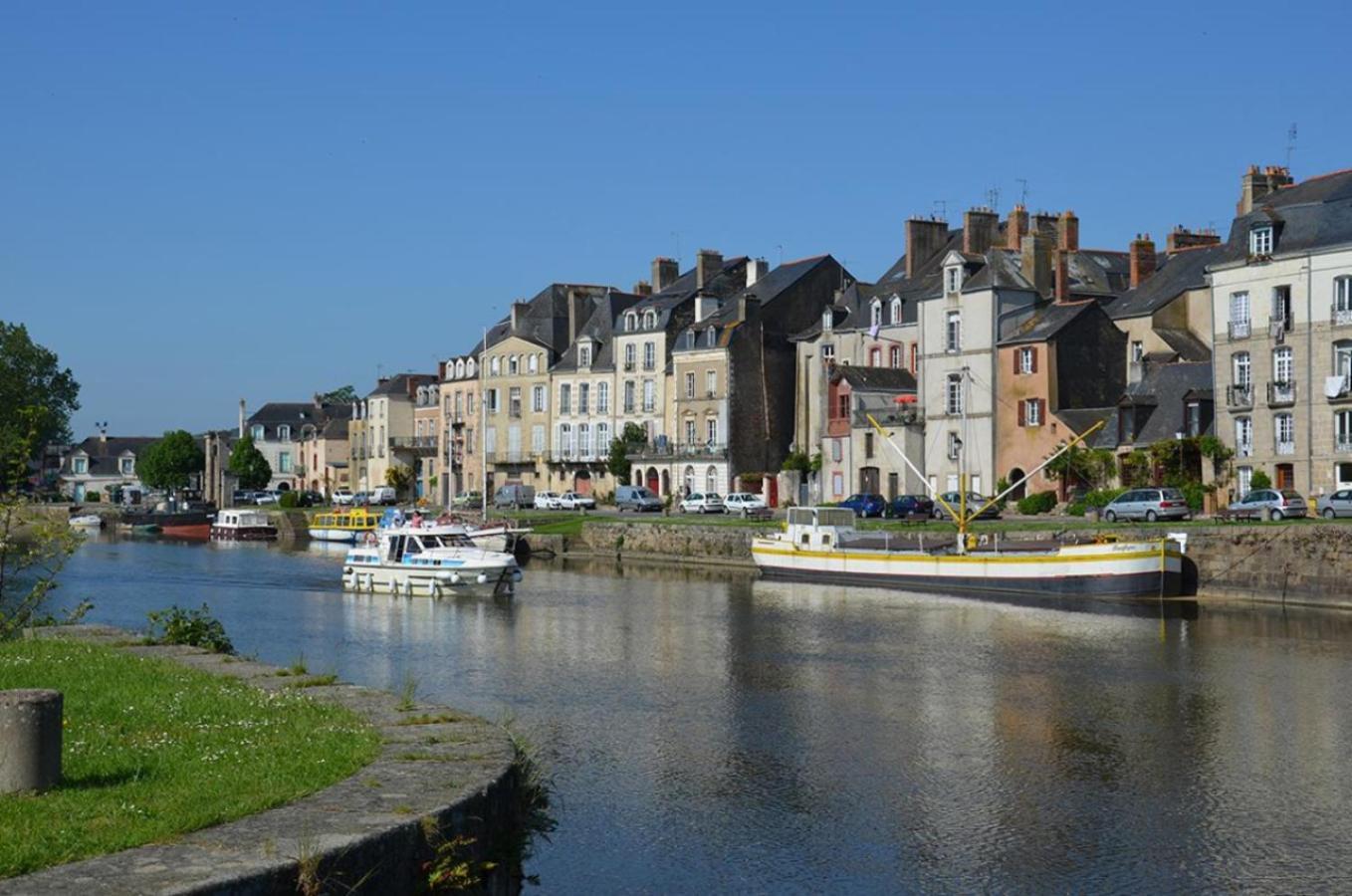 Spacieux T3 Lumineux Dans Quartier Historique Avec Wifi Redon Εξωτερικό φωτογραφία